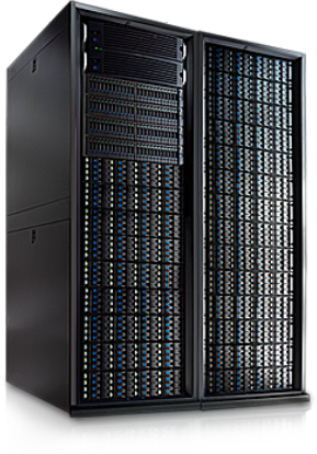 Rack corporativo com storage de alta capacidade e centenas de discos
